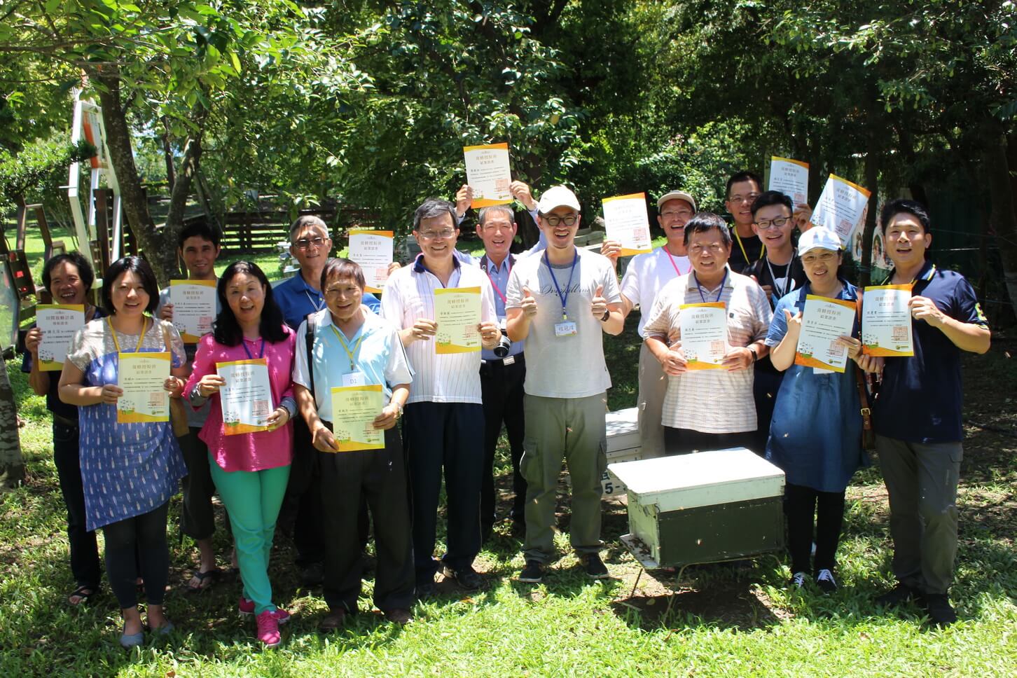 ｜您購買的每一瓶蜂蜜 都將轉化為動力執行這項計畫｜  ※支持我們「田間放蜂」，讓農夫們不噴灑農藥，農忙授粉時有得力的助手。 ※支持我們舉辦「我也會照顧蜜蜂講座」，讓更多農夫加入友善環境、家有蜜蜂。 ※支持我們推動「友善蜜蜂蔬果」標章，讓你我餐桌上的食物更安心。 ※支持我們製作「田間放蜂生態教育繪本」，讓大眾能更了解蜜蜂與環境議題。 ※支持我們推動「友善農業」，讓農夫與蜜蜂重現土地的生命力。  歡迎支持我們的您，一起來關注這項計畫。